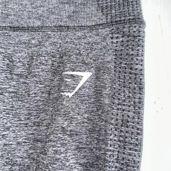Gymshark Space Dye Gray Seamless Cropped Leggings w/ Zipped Pocket, Size M - Picture 3 of 4